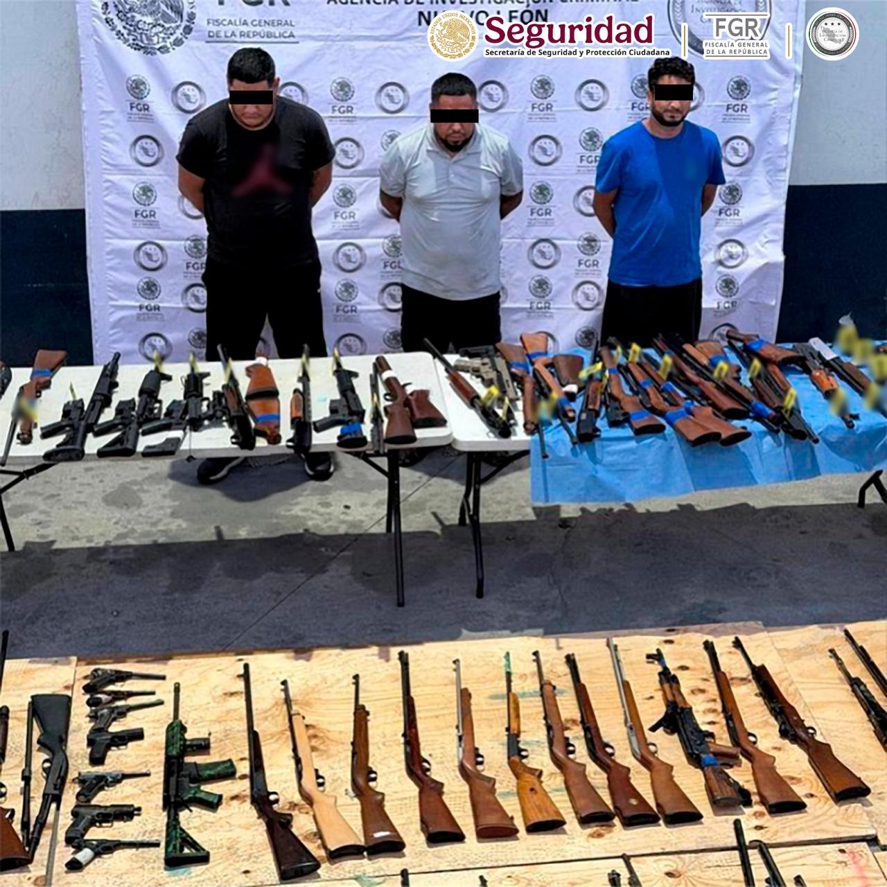 En Nuevo León, detienen a tres personas y aseguran 210 armas